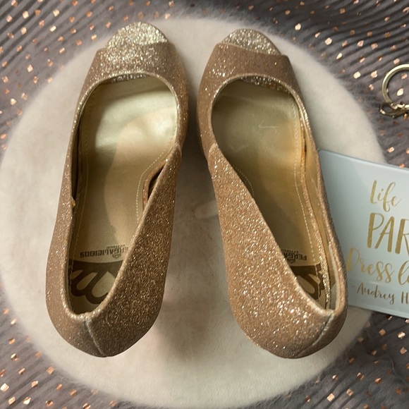 Gorgeous Gold Glitter ‘Grace’ Heels 👠 | Fergalicious by Fergie - Picture 6 of 10